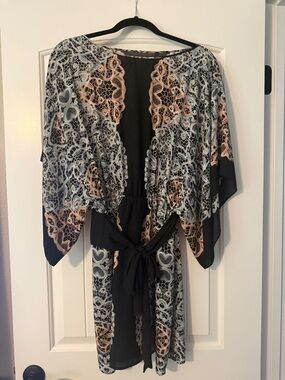 BCBGMaxAzria Black Kimono Robe with Peach and Gray Lace Print